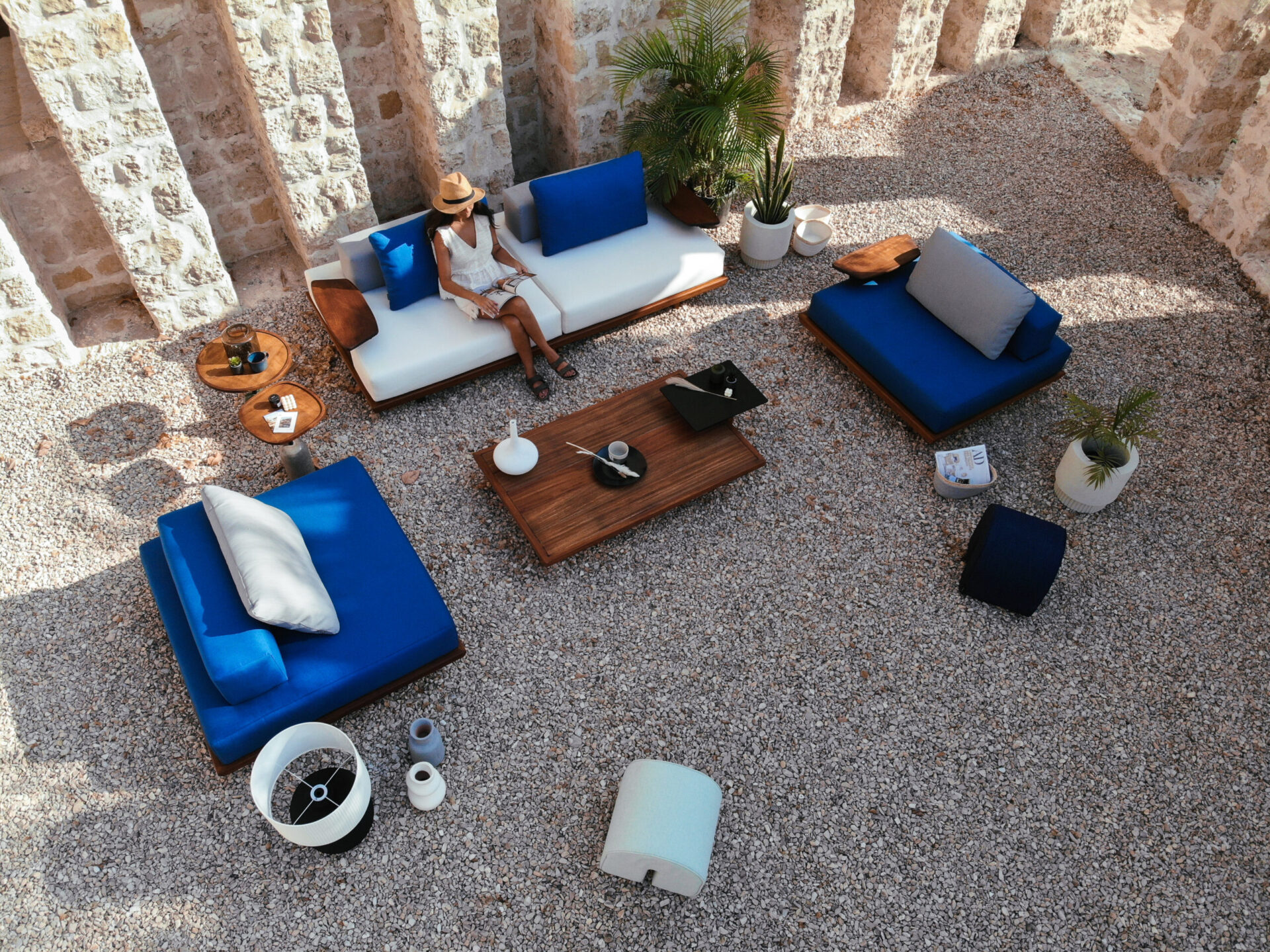 Vale Outdoor Set